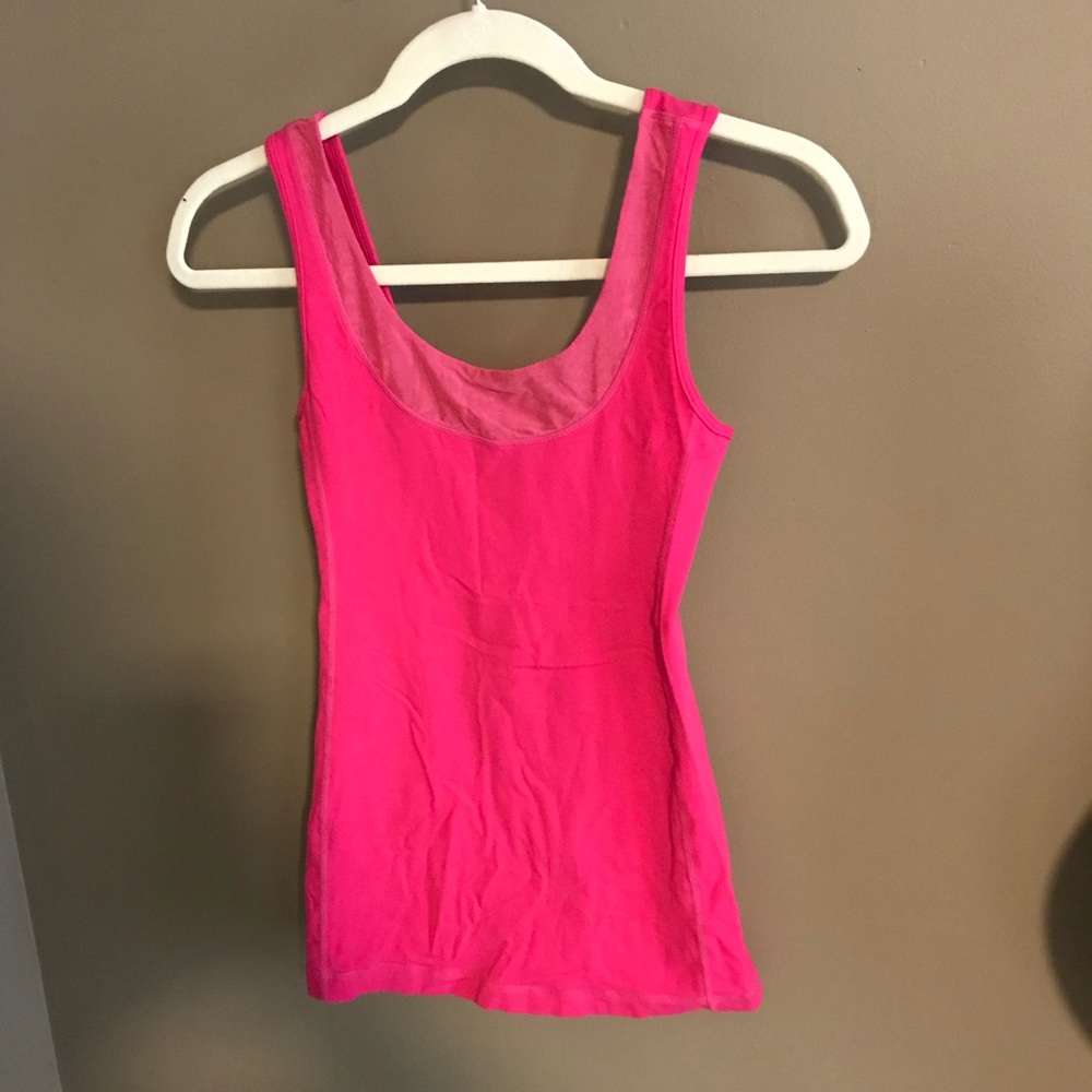 Lululemon tank size 4 magenta with mesh detail