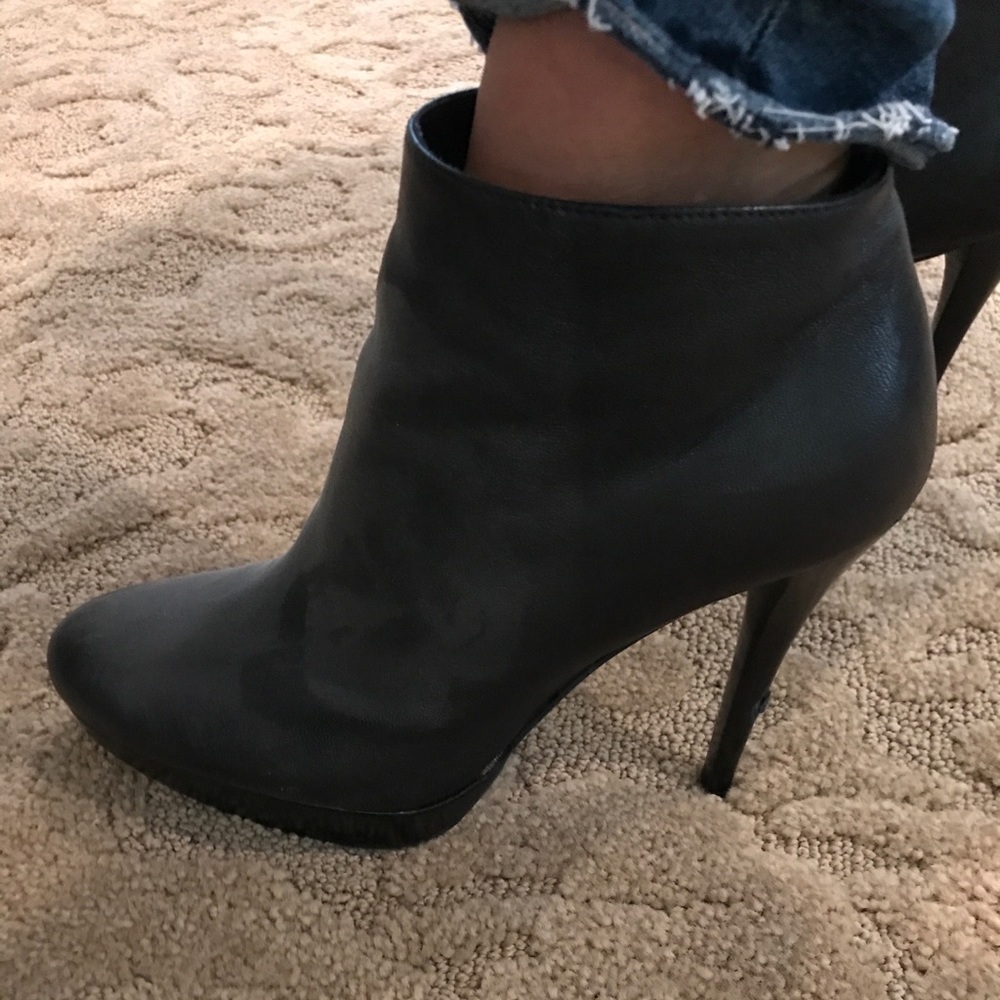 Sale!!!  Stuart Weitzman booties