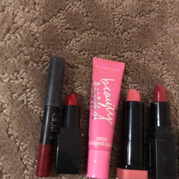 Mixed lipsticks bundle includes cover girl , vs - Picture 3 of 5