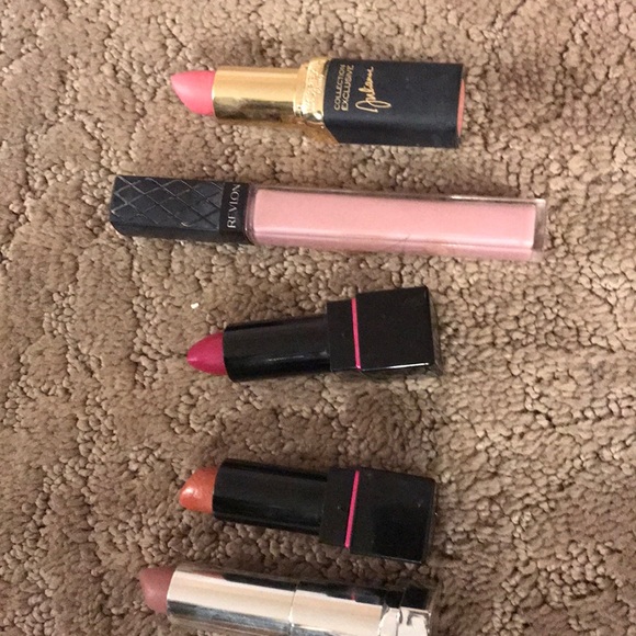 Mixed lipsticks bundle includes cover girl , vs - Picture 5 of 5