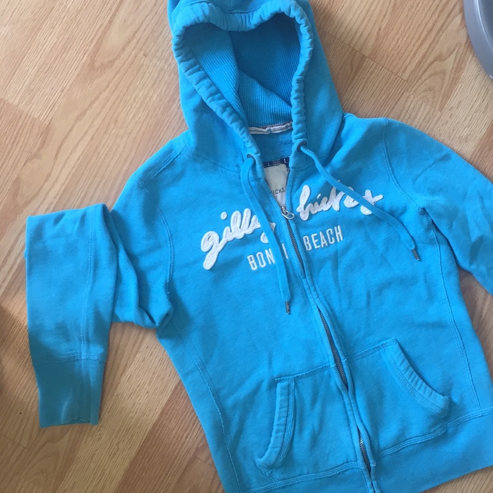 GILLY HICKS SWEATER