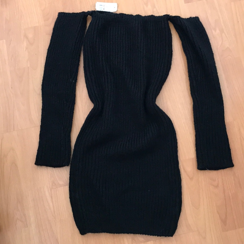 OFF THE SHOULDER DRESS (SWEATER)