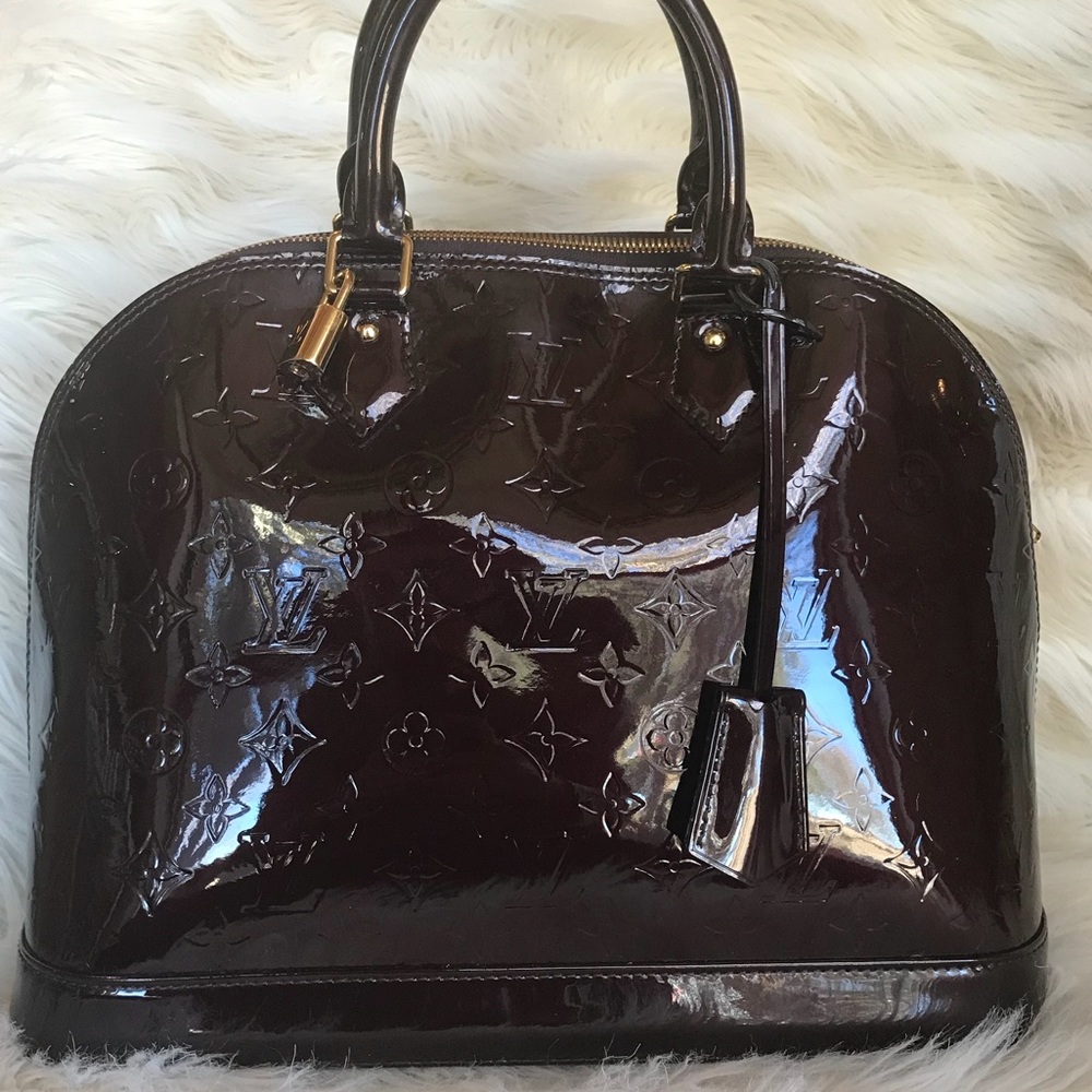 * SOLD* Louis Vuitton Vernis Alma MM 😍💜💅🏼👜