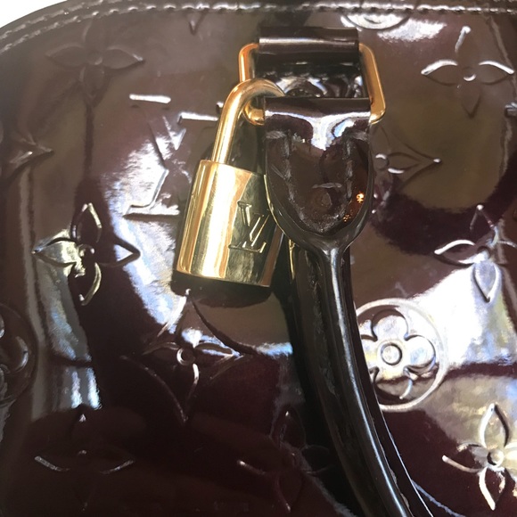 * SOLD* Louis Vuitton Vernis Alma MM 😍💜💅🏼👜 - Picture 2 of 8