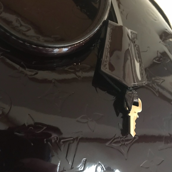 * SOLD* Louis Vuitton Vernis Alma MM 😍💜💅🏼👜 - Picture 8 of 8