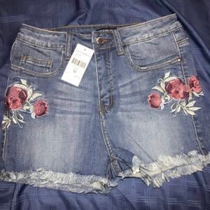 Short shorts with roses