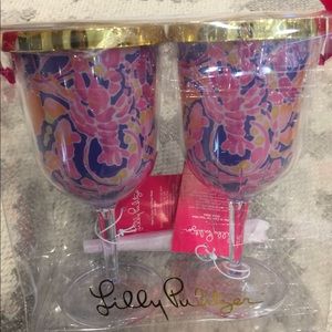 Lilly Pulitzer Sip Sip Cup 2 pack/one drink hugger