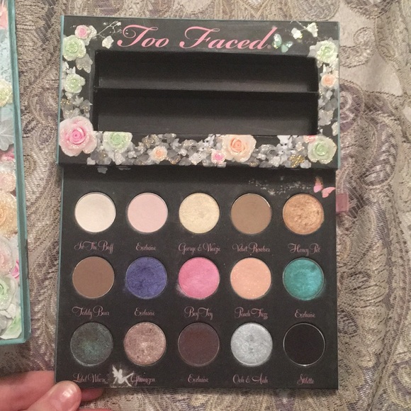 Too Faced Enchanted Glamourland - Picture 4 of 7