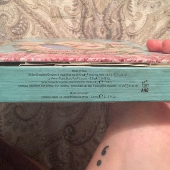 Too Faced Enchanted Glamourland - Picture 7 of 7