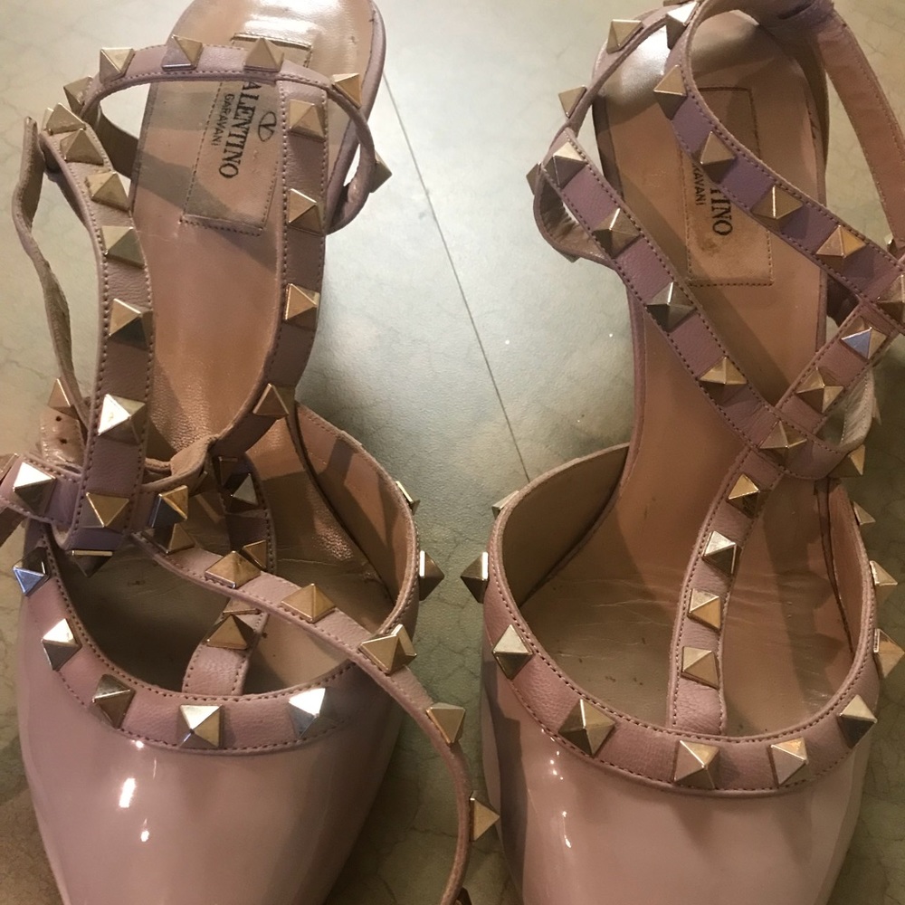 Valentino Rockstud Pointy Toe Pump - gently worn