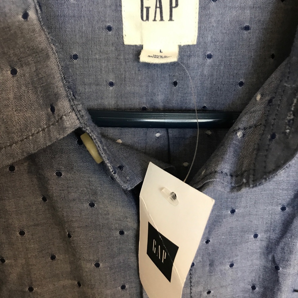 Men’s Gap Button Up