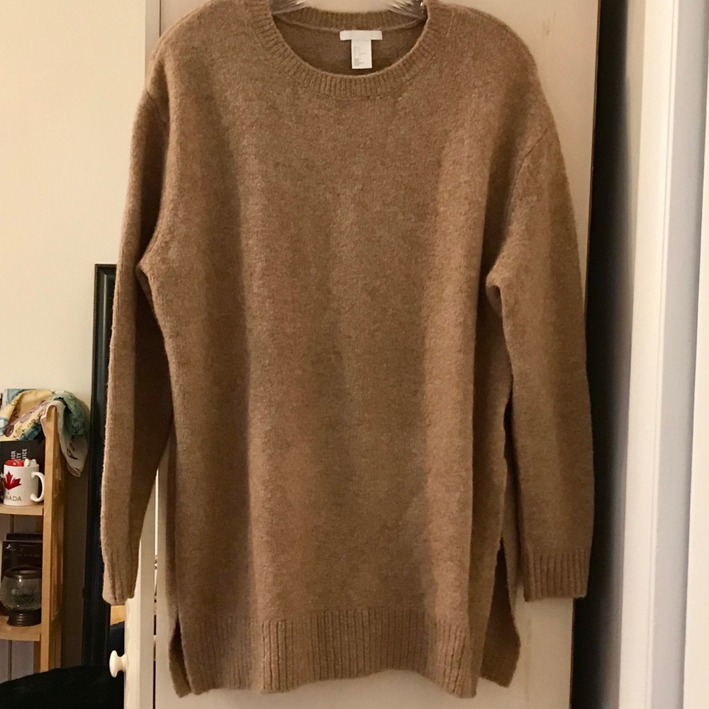 NWOT!Adorable Oversized H&M Tan Sweater~Side Slits