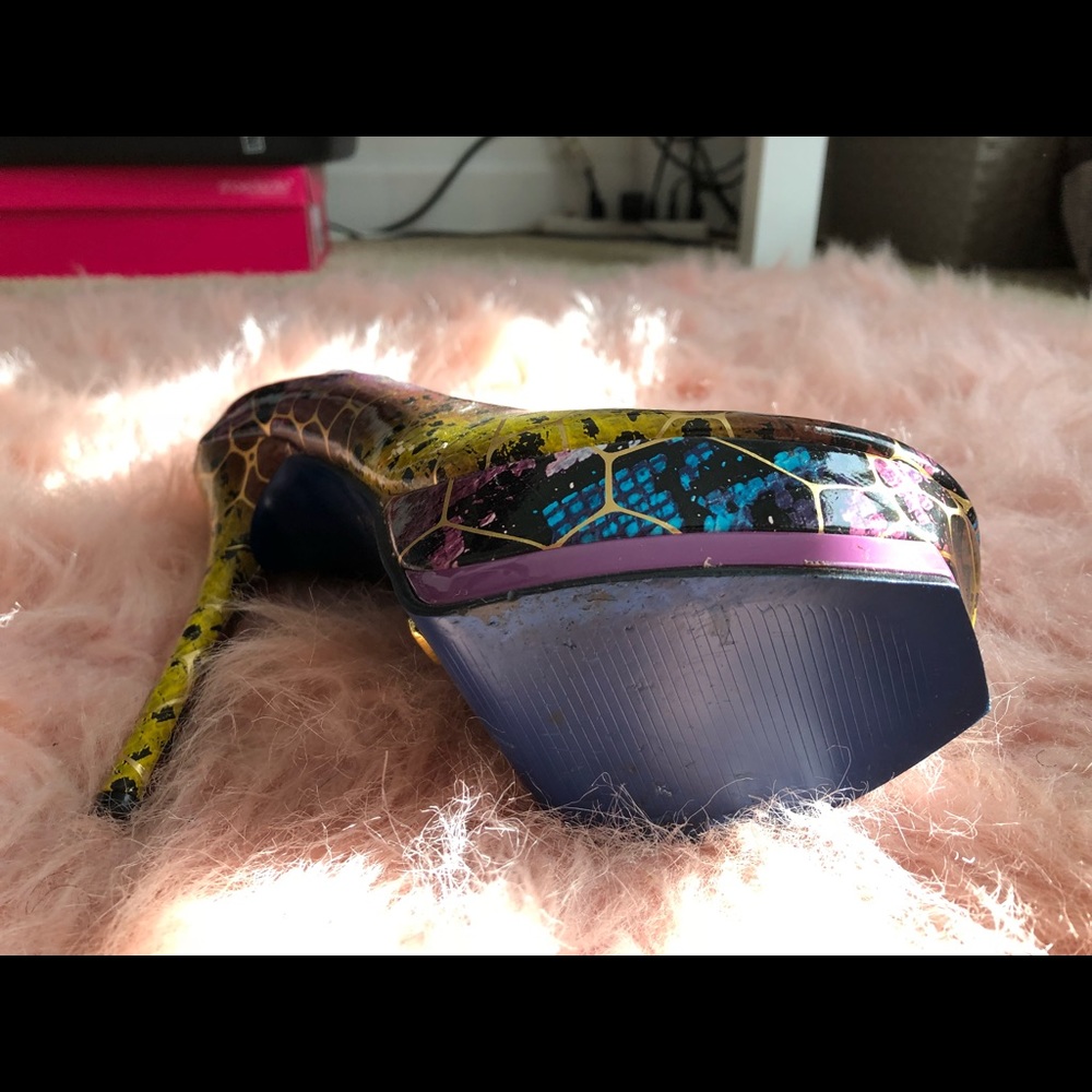 Shoes - Picture 3 of 3