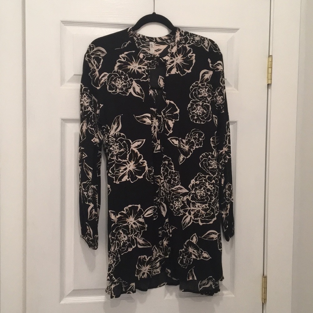 Free People black floral tunic 🖤 - Picture 4 of 7