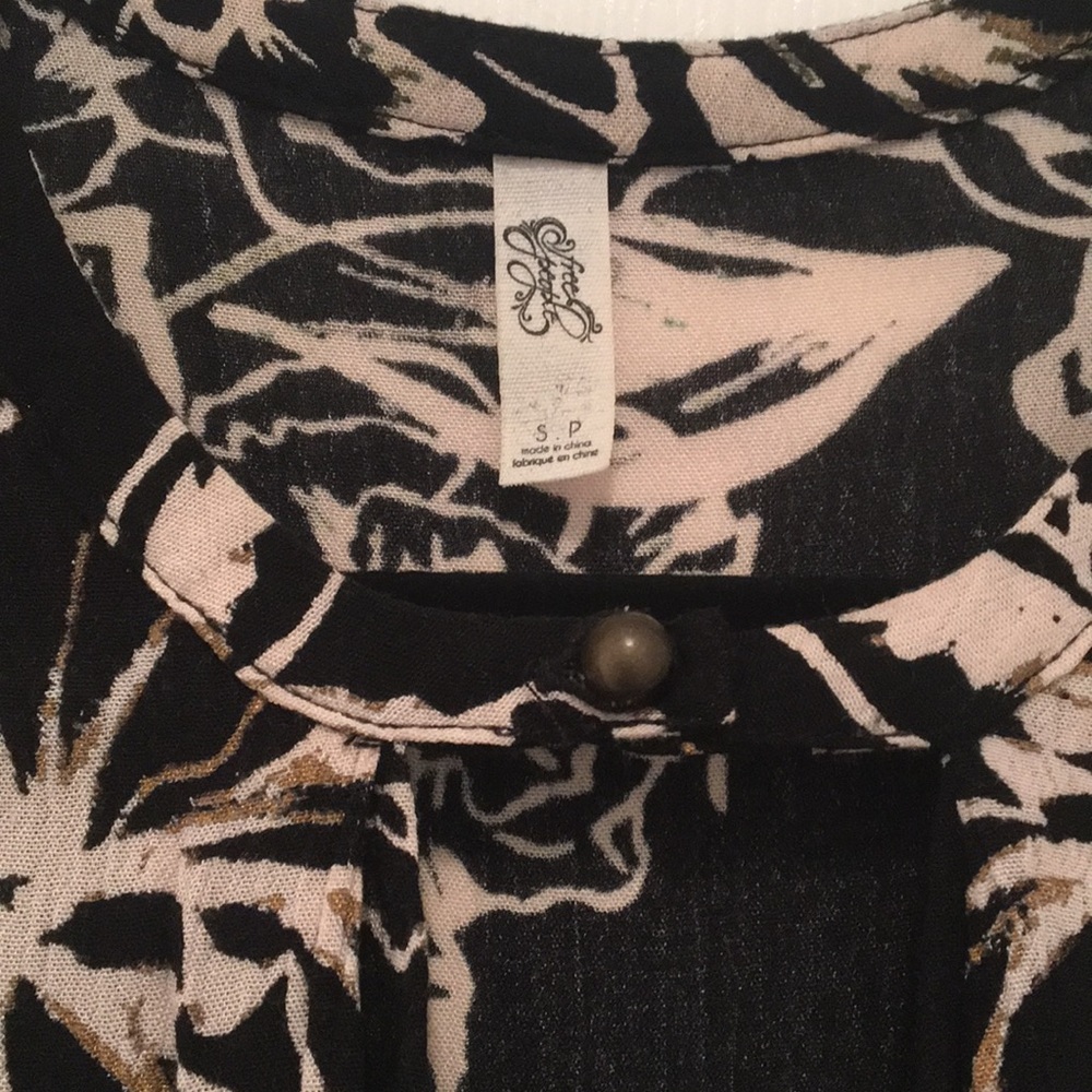 Free People black floral tunic 🖤 - Picture 5 of 7