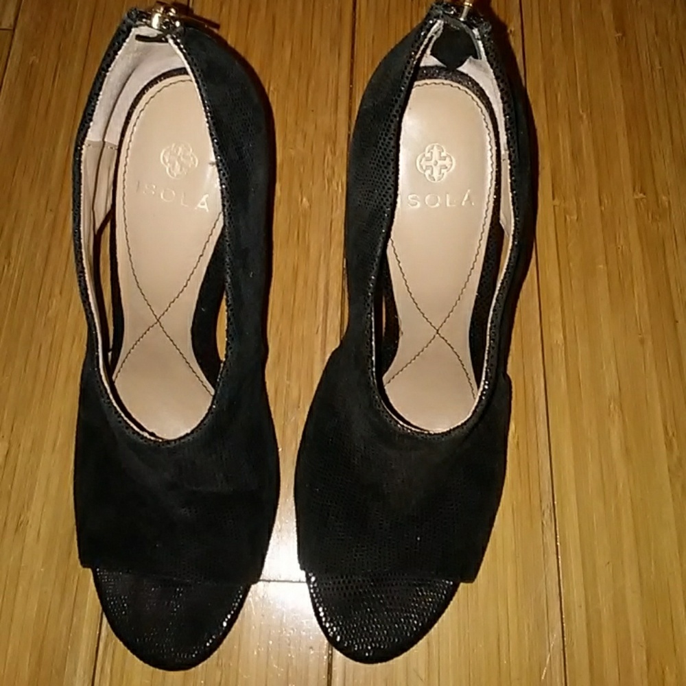 Isola black peep toe shoes