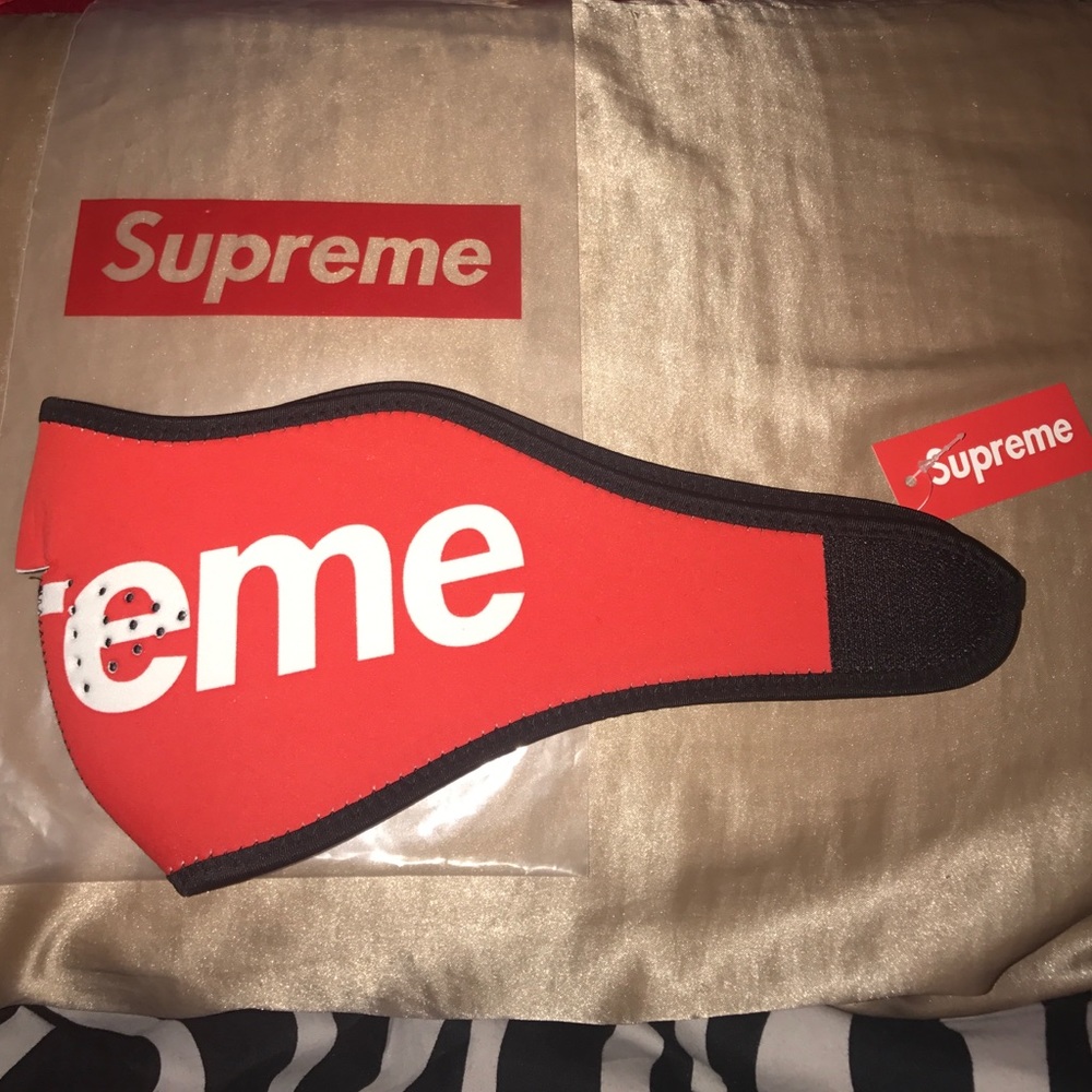 SUPREME MASK