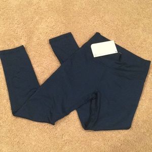 Fabletics High Waiseted 7/8 Capri Leggings