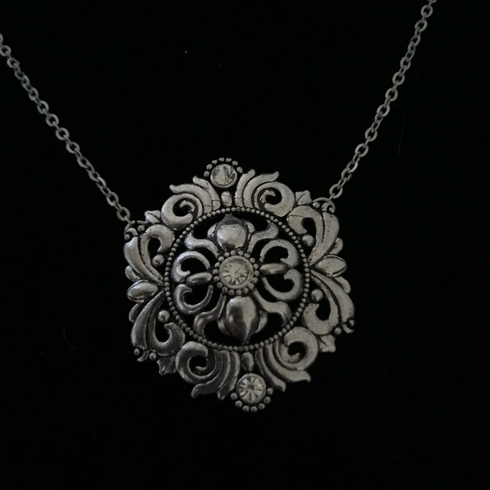 ❌sold out ❌Handmade Silver & Crystal Necklace - Picture 2 of 5
