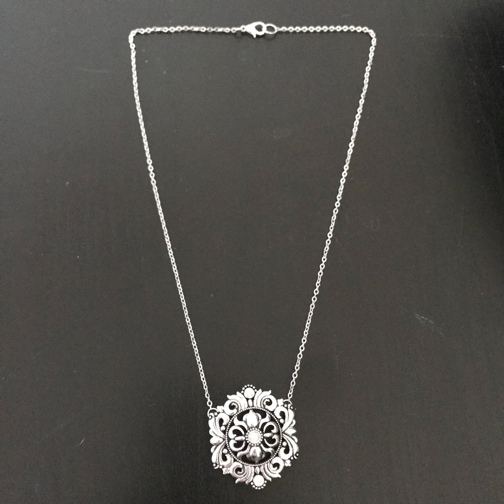 ❌sold out ❌Handmade Silver & Crystal Necklace - Picture 5 of 5