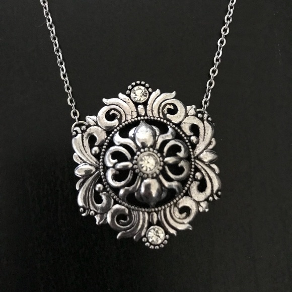 ❌sold out ❌Handmade Silver & Crystal Necklace - Picture 3 of 5