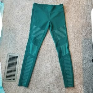 Alo Yoga Moto Leggings Evermint M