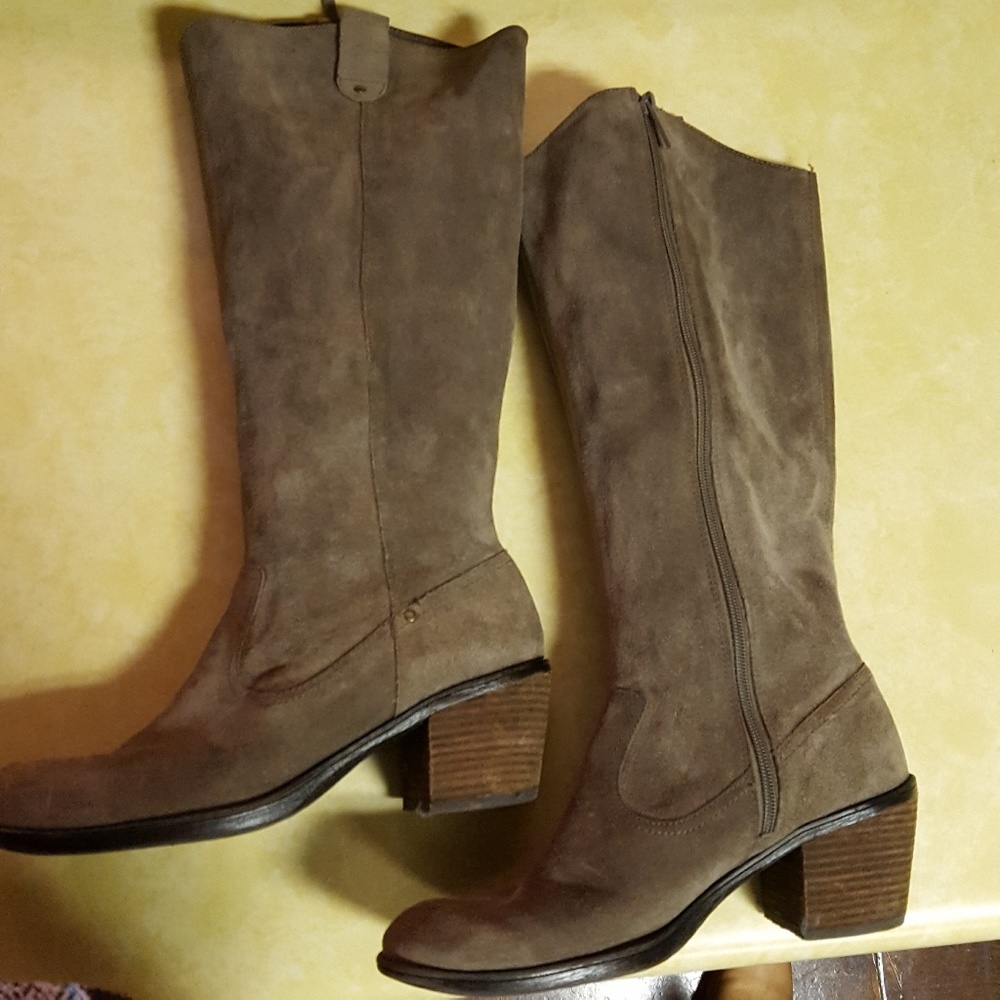 Suede boots