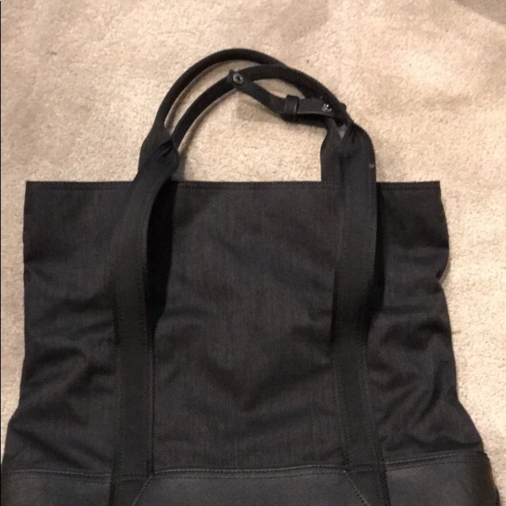 Lululemon throw and go tote
