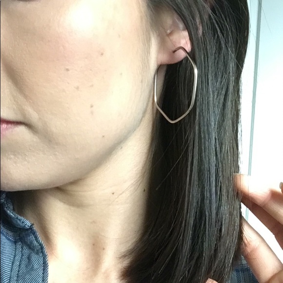 Hexagon shape silver earrings - Picture 2 of 2