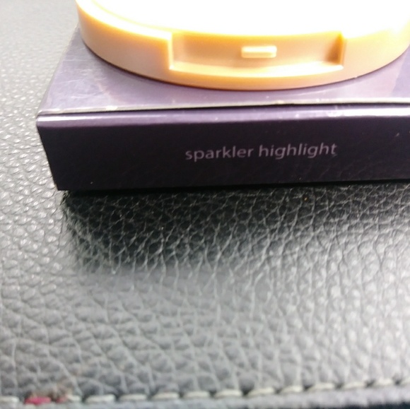 Tarte Cosmetics Amazonian Clay 12Hr Highlighter - Picture 2 of 2