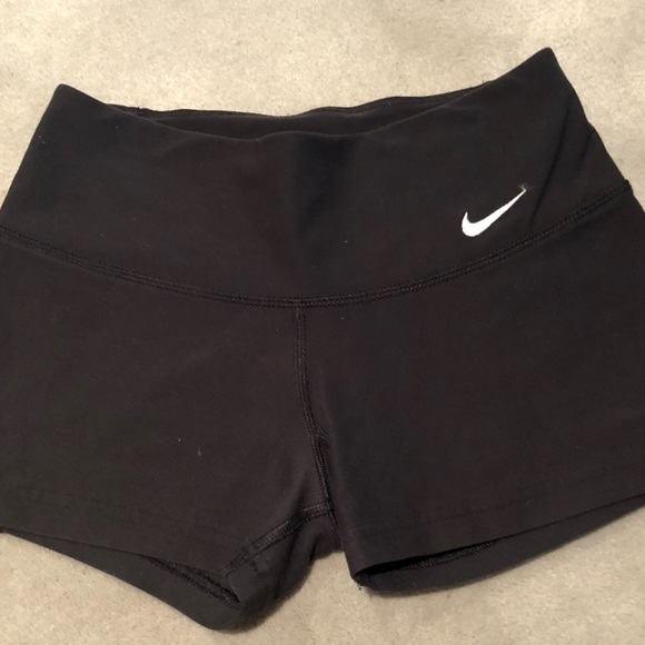 Nike Bundle! Nike Pro Top and Shorts! - Picture 2 of 5