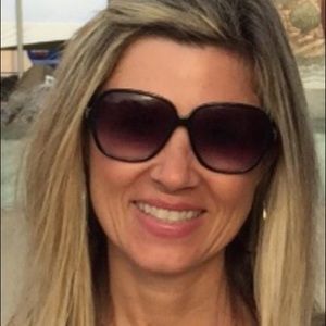 Meet your Posher, Elana