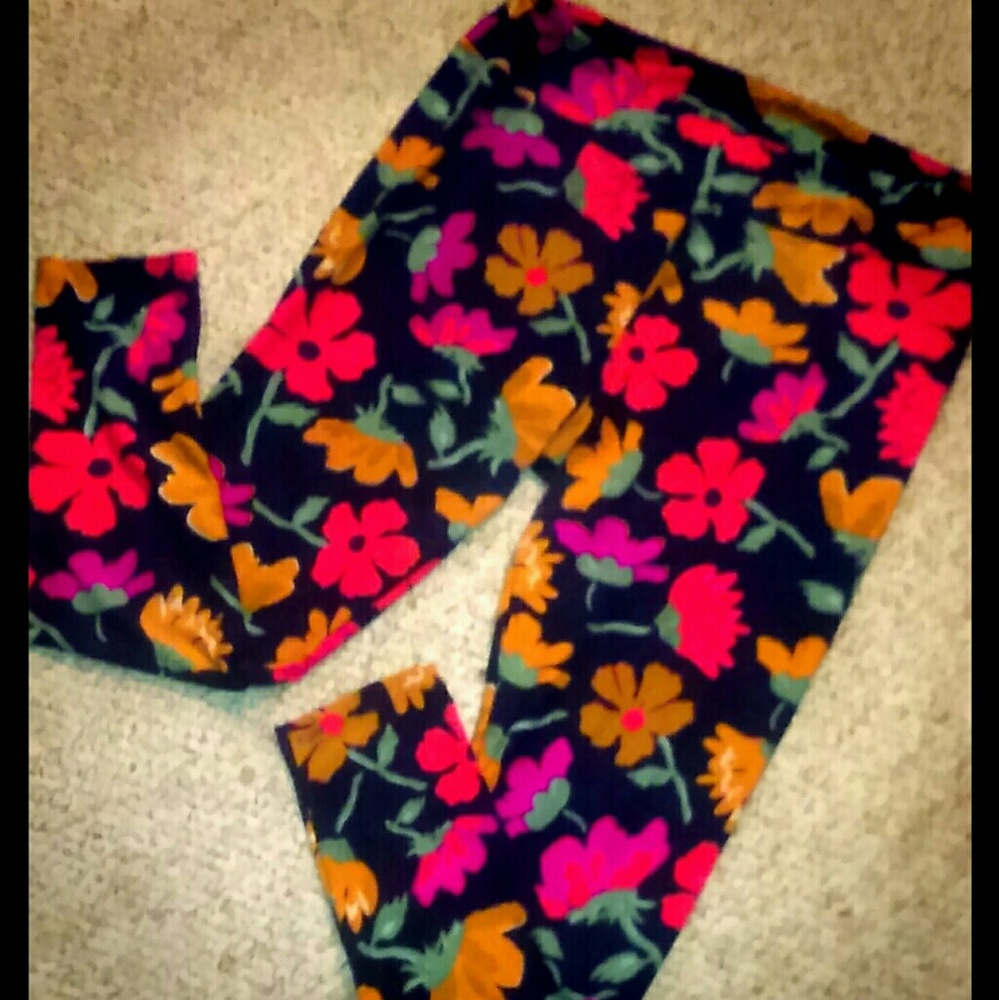 **SOLD**Lularoe Tc Leggings - Picture 1 of 3