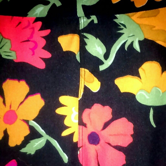 **SOLD**Lularoe Tc Leggings - Picture 2 of 3