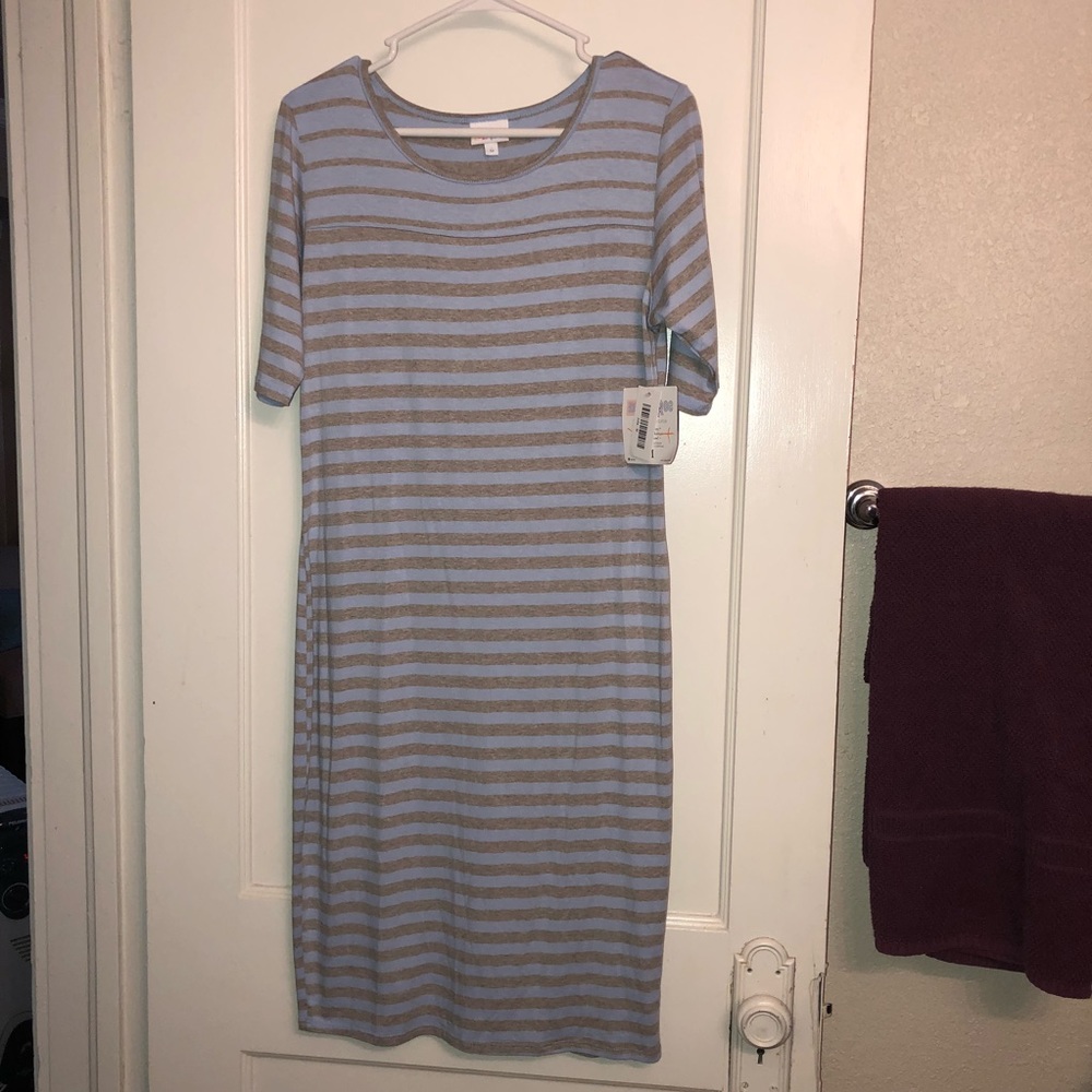 LulaRoe NWT med Julia Dress / form fit knee length