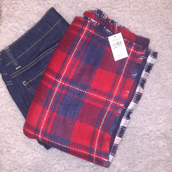 Abercrombie & Fitch Accessories - Blanket Scarf ❄️ Big + Reversible❄️