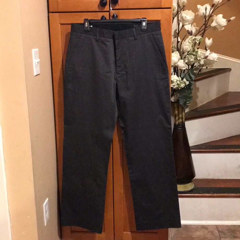 Like New Gap Khaki Straight Fit Size 33/32
