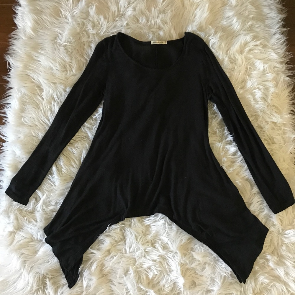 Stretchy black top