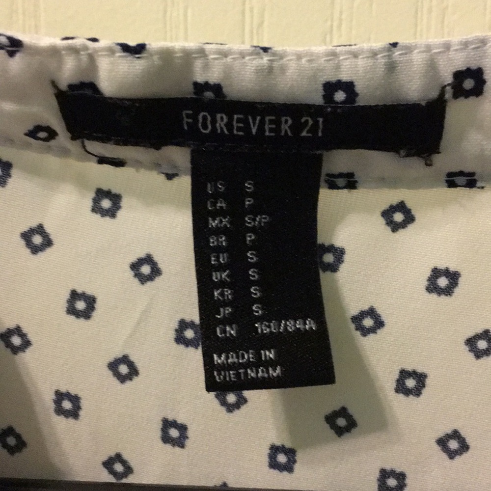 Forever 21 Pattern blouse - Picture 3 of 4