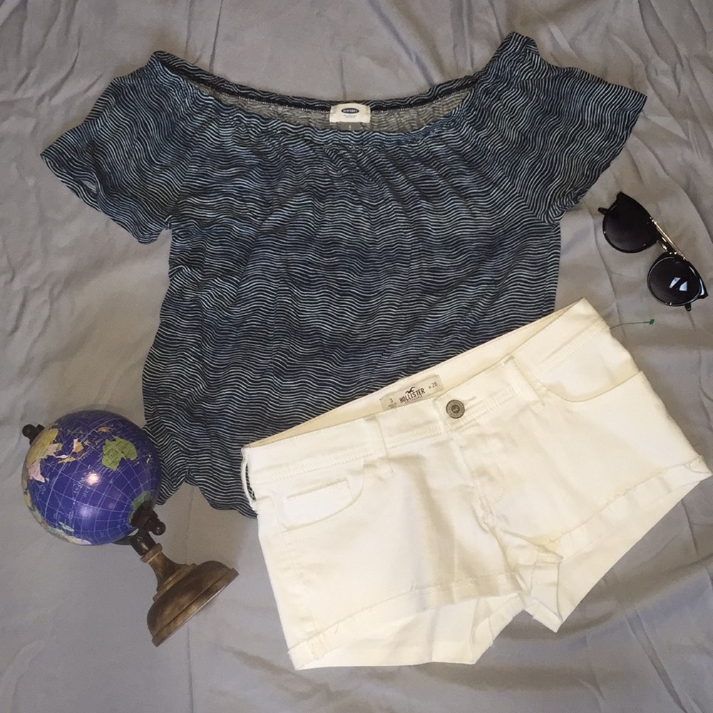 loose off the shoulder shirt🌊🌟