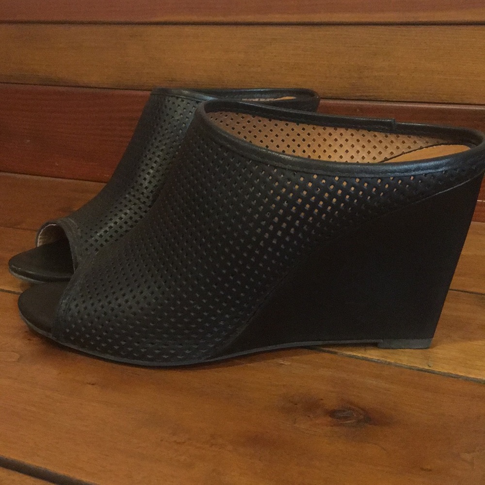 Seychelles peep toe mules