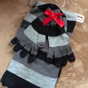 Croft& Barrow Scarf, hat and mitten gift set