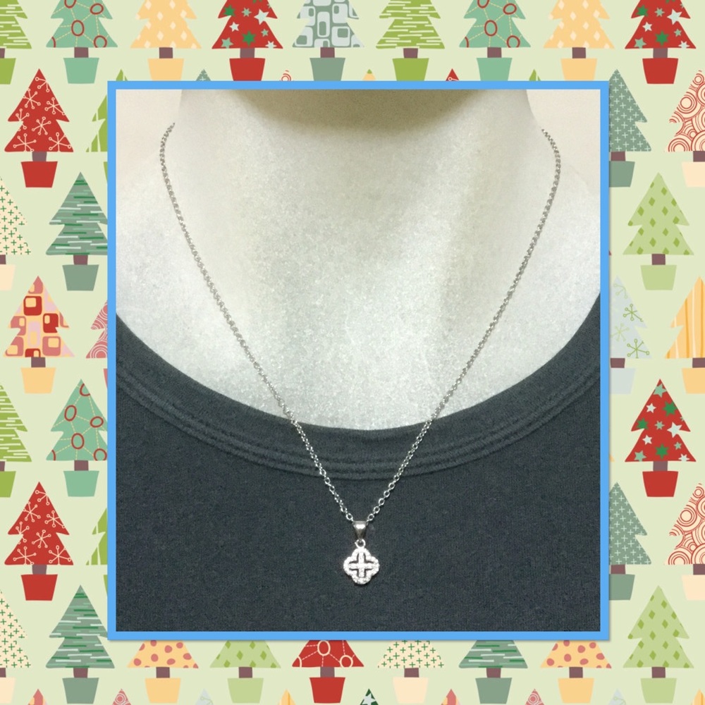 π 18K white gold filled rhinestone necklace - Picture 1 of 2