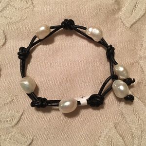 Freshwater Pearl & Leather Bracelet