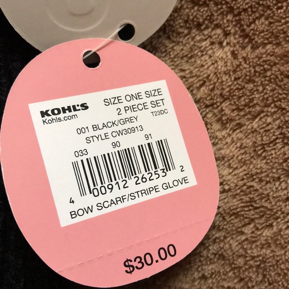 SO Scarf and Mitten Set - Picture 3 of 5