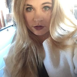 Meet your Posher, Corinne