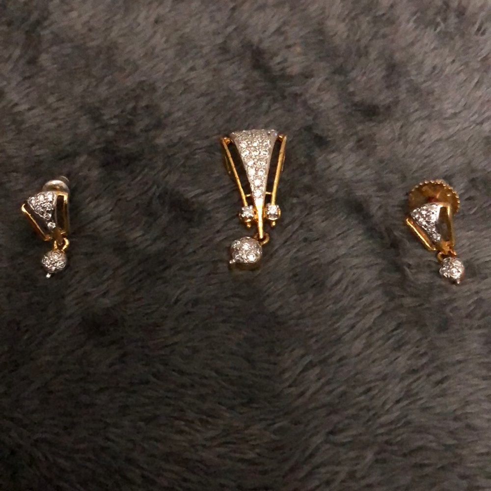 Pendent with eartops