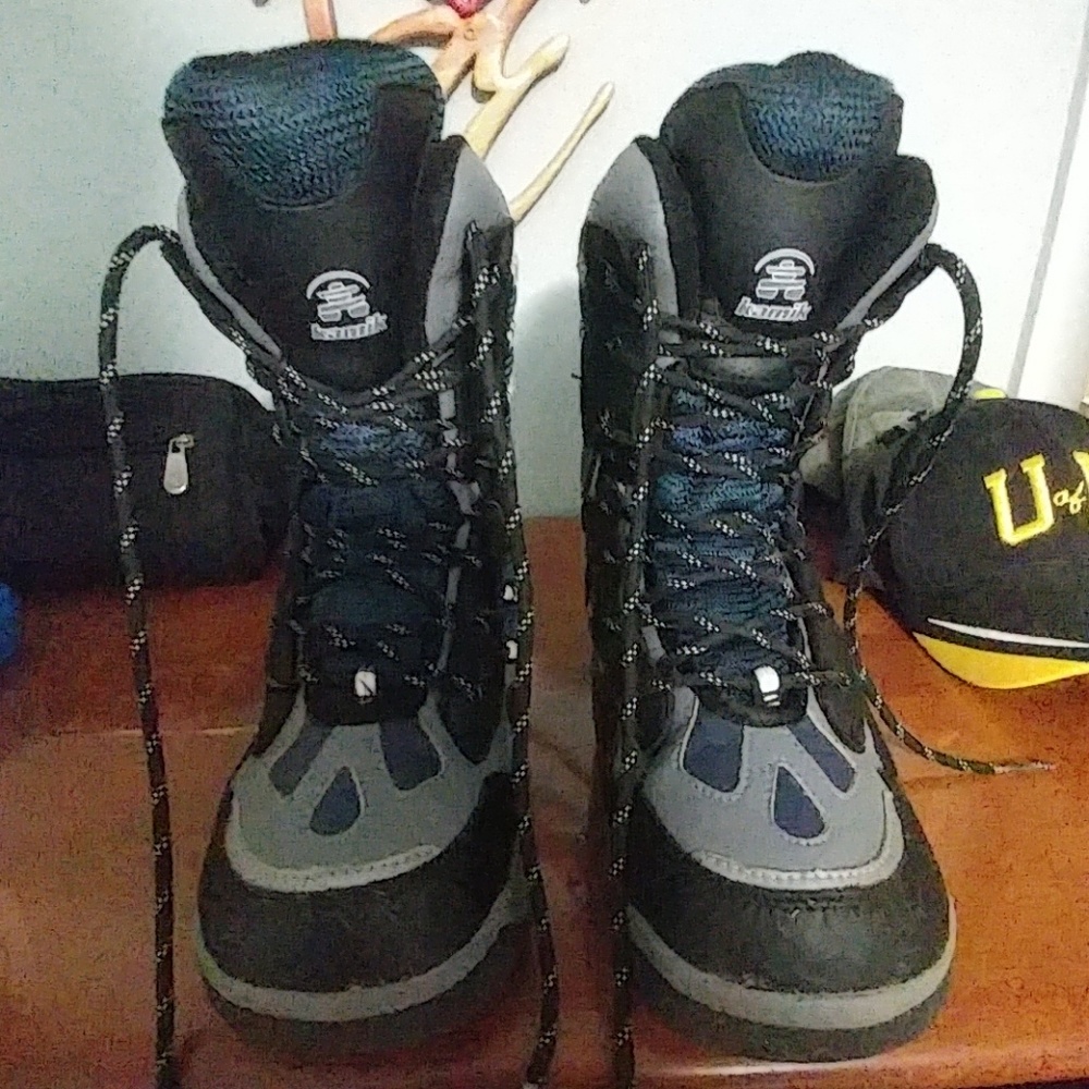 Snow boots