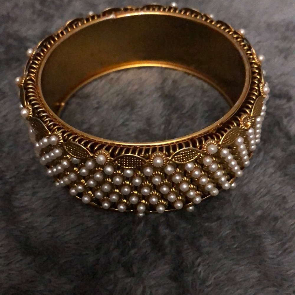 Bangle bracelet