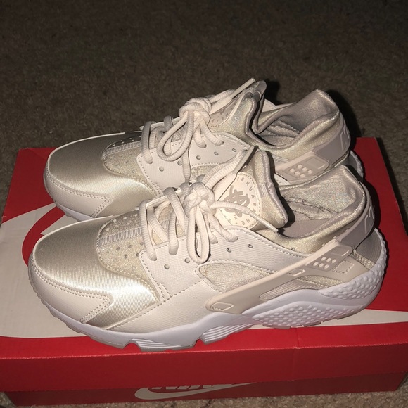 Nike Shoes - Women’s air huarache run size 7.5
